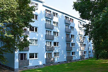Die Fassade von 7 Wohnhäusern in der Wohnsiedlung Farmsen Gartenstadt macht nun wieder was her.